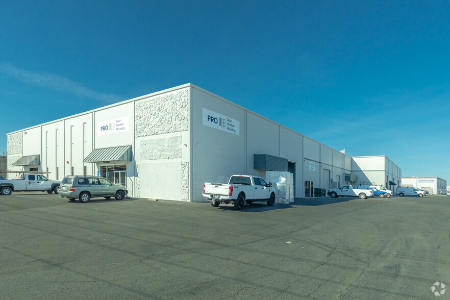 3101-3105 Orange Grove Ave, North Highlands, CA à louer - Photo principale – Image 1 sur 7