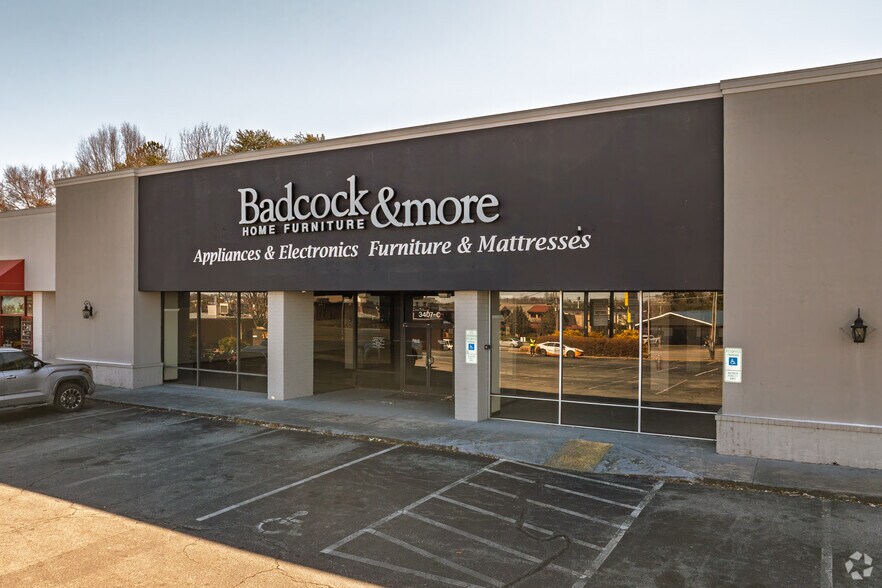 3407 W Gate City Blvd, Greensboro, NC à louer - Photo de l’immeuble – Image 3 sur 5