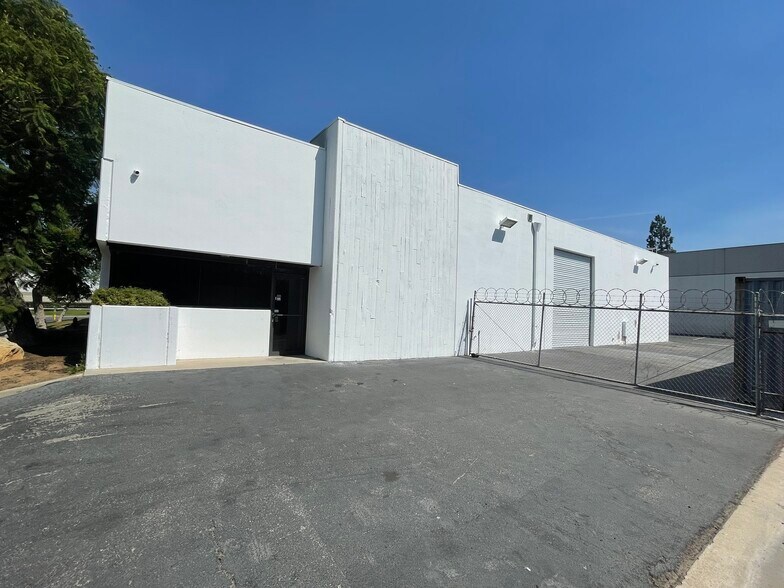182 Business Center Dr, Corona, CA à louer - Photo de l’immeuble – Image 3 sur 10
