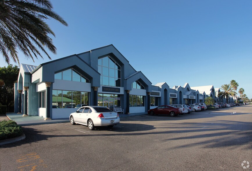 1800-1900 SE Port Saint Lucie Blvd, Port Saint Lucie, FL à louer - Photo principale – Image 1 sur 25