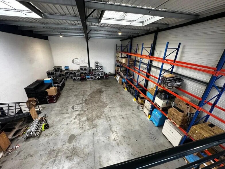 Local d’activités dans Gignac-la-Nerthe à louer - Photo de l’immeuble – Image 3 sur 5