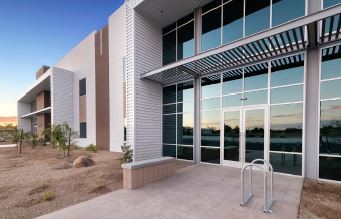 370 N Juniper Dr, Chandler, AZ à louer - Photo de l’immeuble – Image 3 sur 14