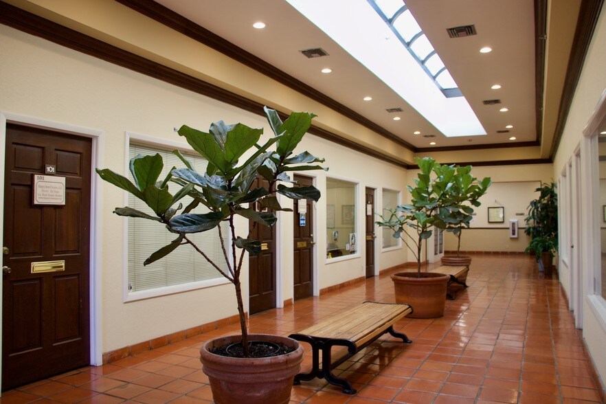 1700 N Dixie Hwy, Boca Raton, FL à louer - Photo intérieure – Image 2 sur 26