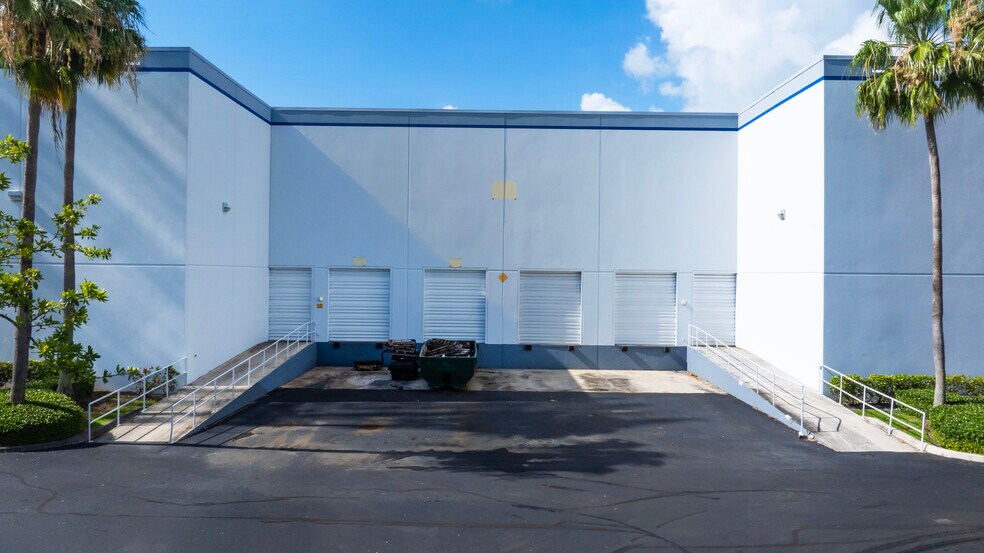 1250 S Powerline Rd, Deerfield Beach, FL à louer - Photo de l’immeuble – Image 3 sur 7