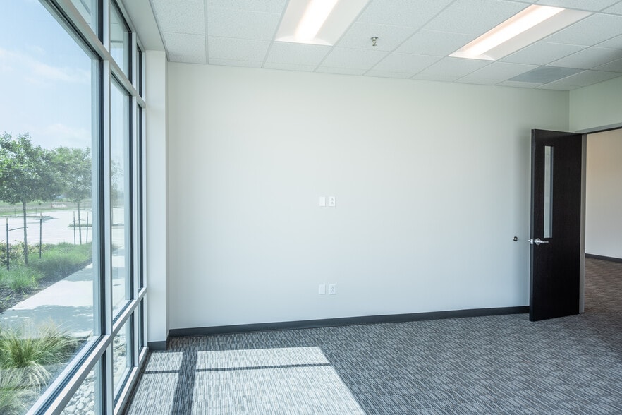 4000 Dale Earnhardt Way, Northlake, TX à louer - Photo intérieure – Image 3 sur 10