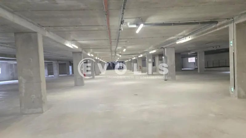 Bureau dans Ivry-sur-Seine à louer - Photo de l’immeuble – Image 2 sur 18