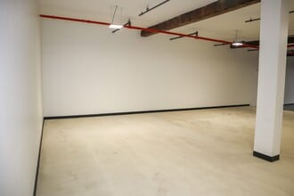 185 Van Dyke St, Brooklyn, NY à louer Photo intérieure– Image 2 sur 14