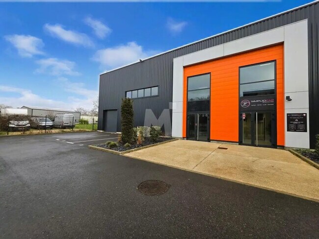 Plus de détails pour Bureau, Local d'activités à louer