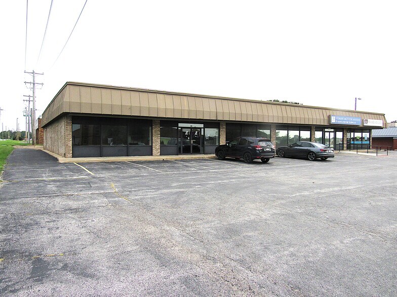 220 Regional Dr, Alton, IL à louer - Photo de l’immeuble – Image 1 sur 7