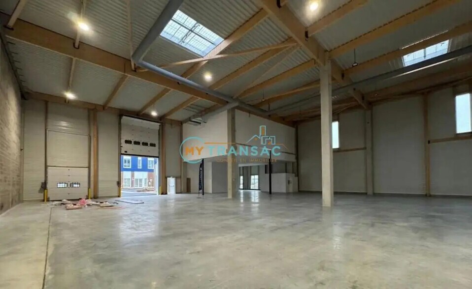 Local d’activités dans Moissy-Cramayel à louer - Photo de l’immeuble – Image 2 sur 11