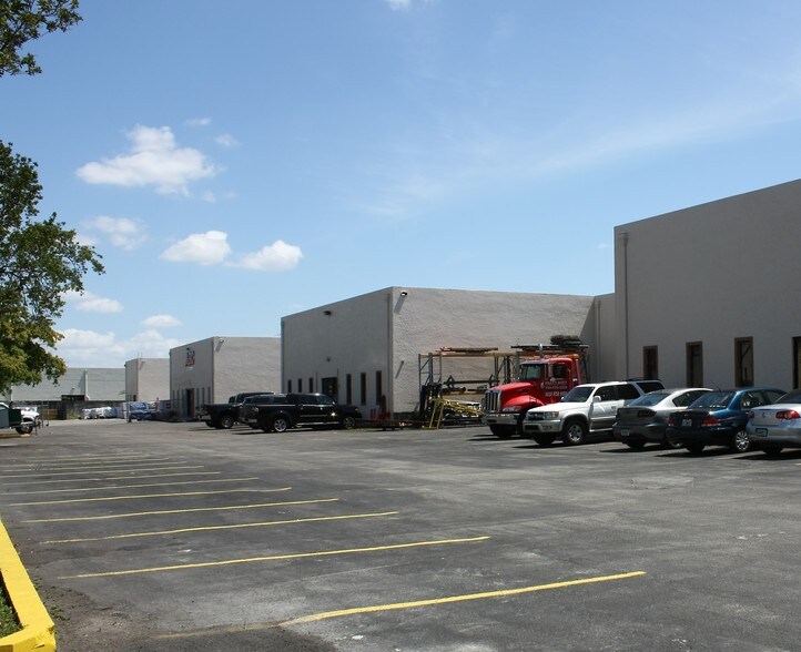1951-2005 Hammondville Rd, Pompano Beach, FL à louer - Photo de l’immeuble – Image 3 sur 53