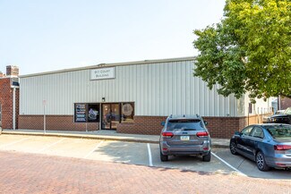 Plus de détails pour 911 Court St, Adel, IA - Local commercial à vendre