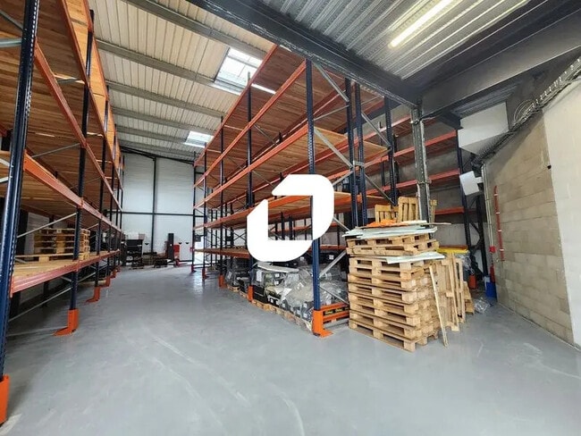 Plus de détails pour Bureau, Local d'activités à louer