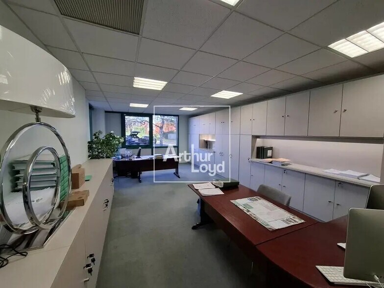 Bureau dans Le Mée-sur-Seine à louer - Photo de l’immeuble – Image 3 sur 5