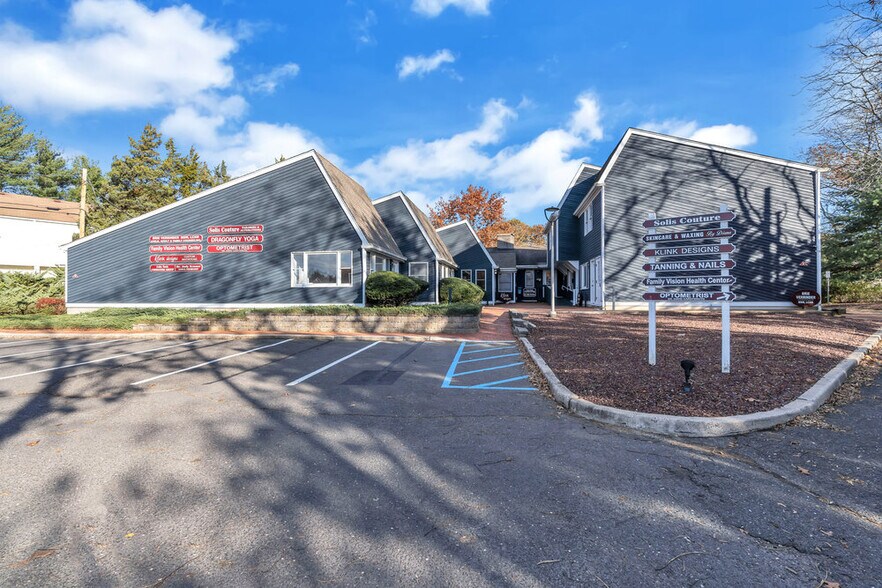 411 State Route 34 N, Colts Neck, NJ à louer - Photo de l’immeuble – Image 2 sur 23