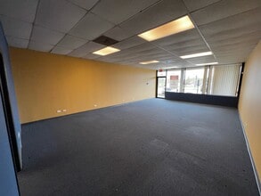 120-158 E Irving Park Rd, Wood Dale, IL à louer Photo intérieure– Image 1 sur 4