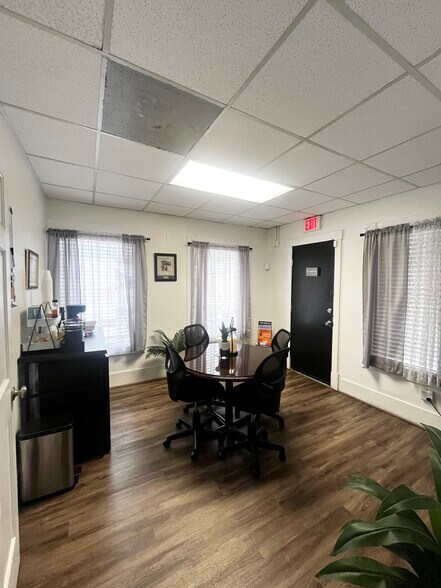 517 W Colonial Dr, Orlando, FL à louer - Photo intérieure – Image 3 sur 11