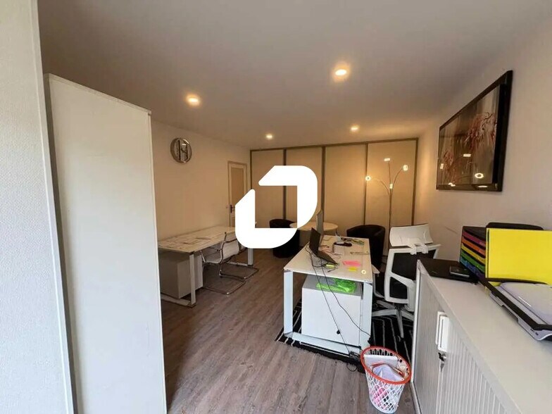 Bureau dans Mantes-la-Ville à louer - Photo de l’immeuble – Image 3 sur 6