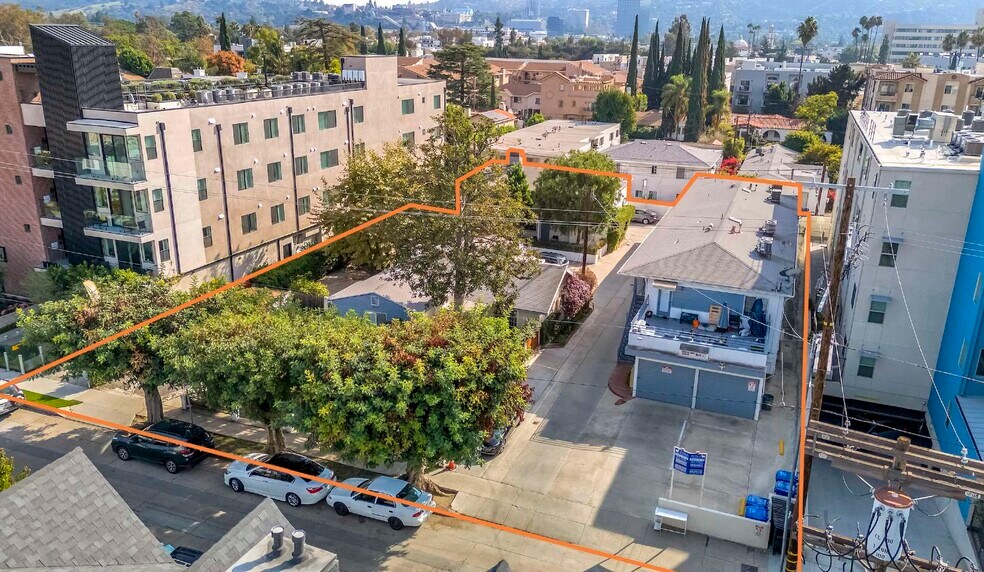 10814-10818 Blix St, West Toluca Lake, CA à vendre - Photo de l’immeuble – Image 1 sur 20