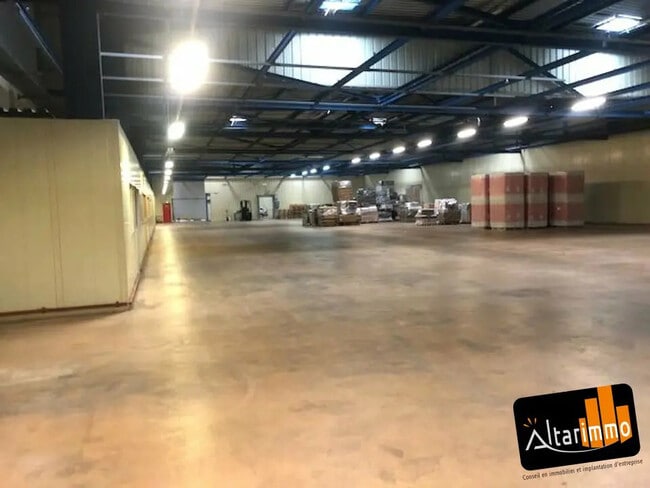 Plus de détails pour Local d’activités à vendre