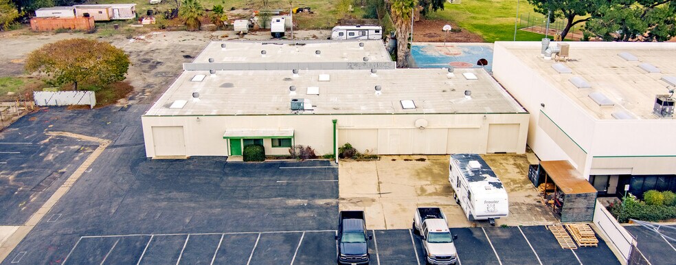 1415 Palomares St, La Verne, CA à louer - Photo de l’immeuble – Image 1 sur 4