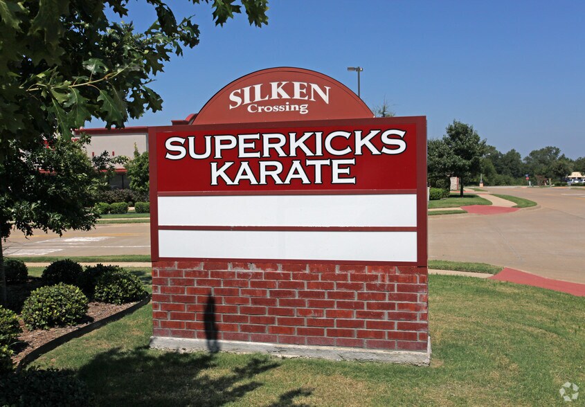 800 Silken Xing, Midlothian, TX à louer - Photo de l’immeuble – Image 3 sur 4