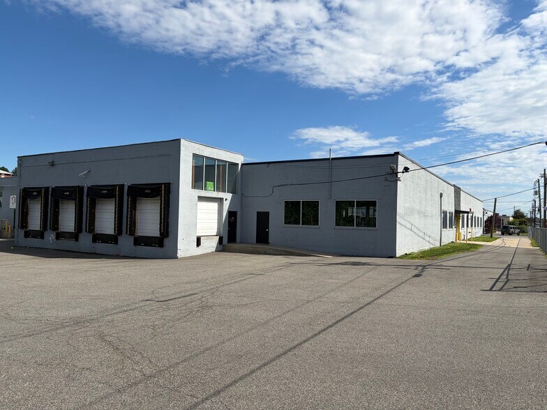 215 S Newman St, Hackensack, NJ à louer - Photo de l’immeuble – Image 3 sur 5