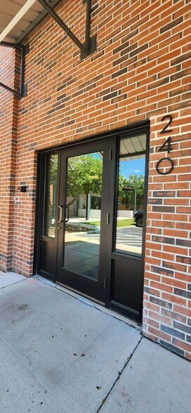 240 N Tarragona St, Pensacola, FL à louer - Photo de l’immeuble – Image 2 sur 2