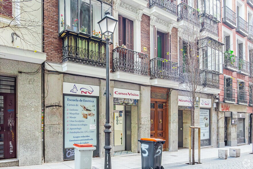 Immeuble residentiel dans Madrid, Madrid à vendre - Photo de l’immeuble – Image 2 sur 2
