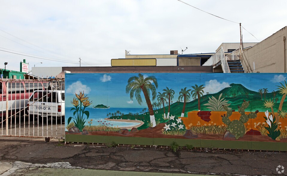 1025 Roosevelt Ave, National City, CA à vendre - Photo de l’immeuble – Image 2 sur 2