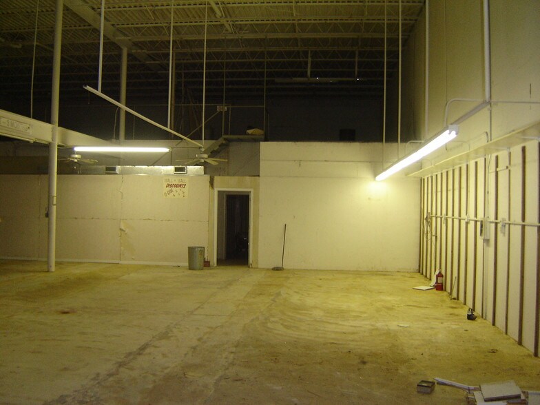 305 S Wetmore St, Lake Wales, FL à louer - Photo de l’immeuble – Image 3 sur 6