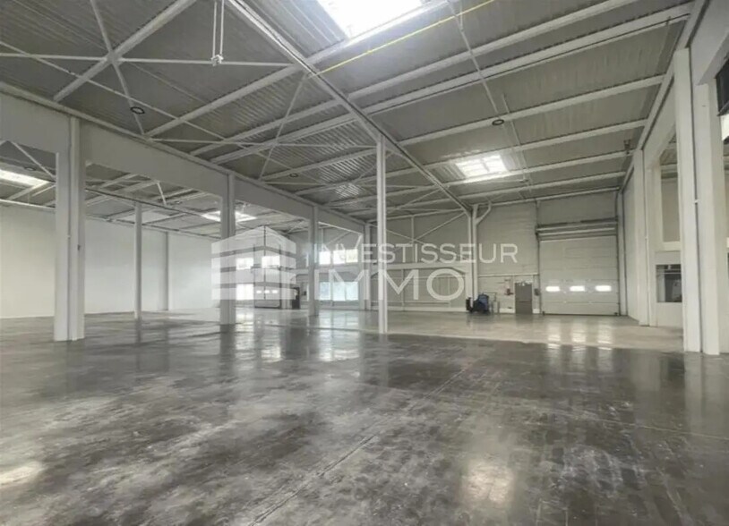 Local d’activités dans Le Blanc-Mesnil à louer - Photo de l’immeuble – Image 3 sur 5