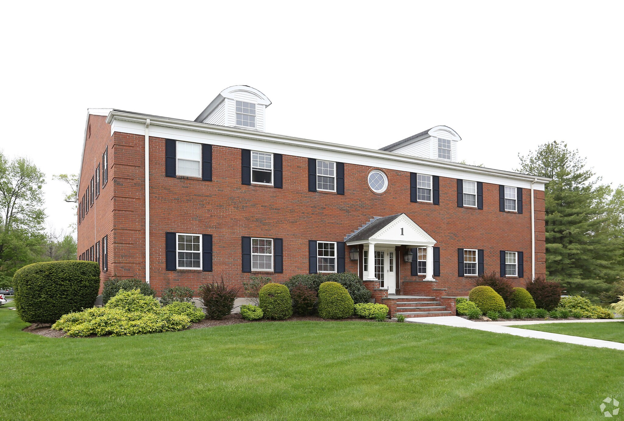 1 Barnard Ln, Bloomfield, CT à vendre Photo principale– Image 1 sur 3