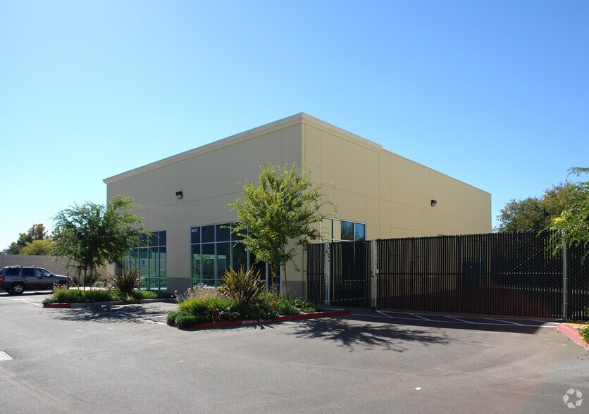 4017 Vista Park Ct, Sacramento, CA à vendre - Photo de l’immeuble – Image 2 sur 6