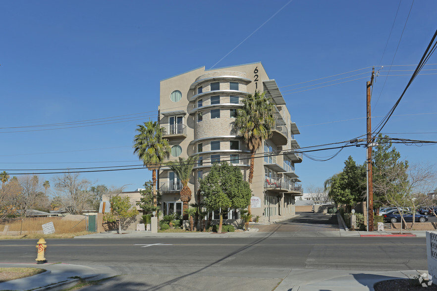 621 S Tonopah Dr, Las Vegas, NV à louer - Photo principale – Image 2 sur 7