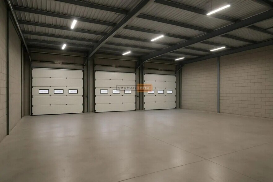 Industriel/Logistique dans Fréjus à louer - Photo de l’immeuble – Image 1 sur 4
