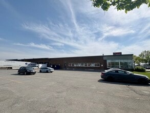 5600-5620 Rue Ferrier, Mt Royal, QC à louer Photo de l’immeuble– Image 2 sur 10