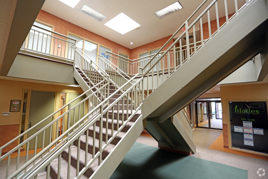 4725 Merle Hay Rd, Des Moines, IA à louer - Hall d’entrée – Image 2 sur 13