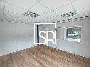 1 Rue Pierre Et Marie Curie, Riom à vendre Photo intérieure– Image 1 sur 10