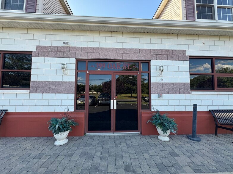 399 Oak St, South Amboy, NJ à louer - Photo de l’immeuble – Image 2 sur 9