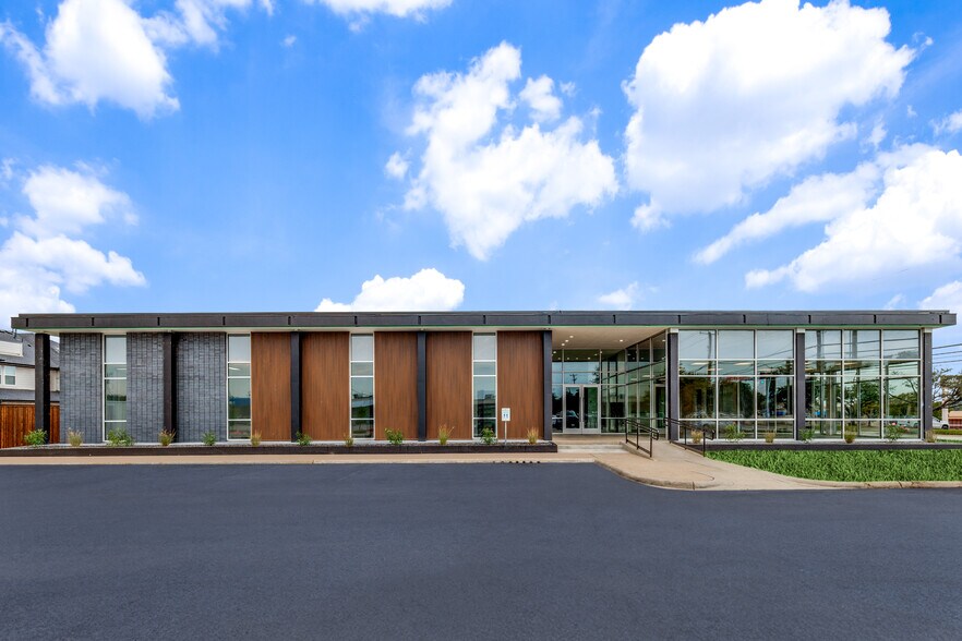 2824 Valley View Ln, Farmers Branch, TX à vendre - Photo de l’immeuble – Image 1 sur 24