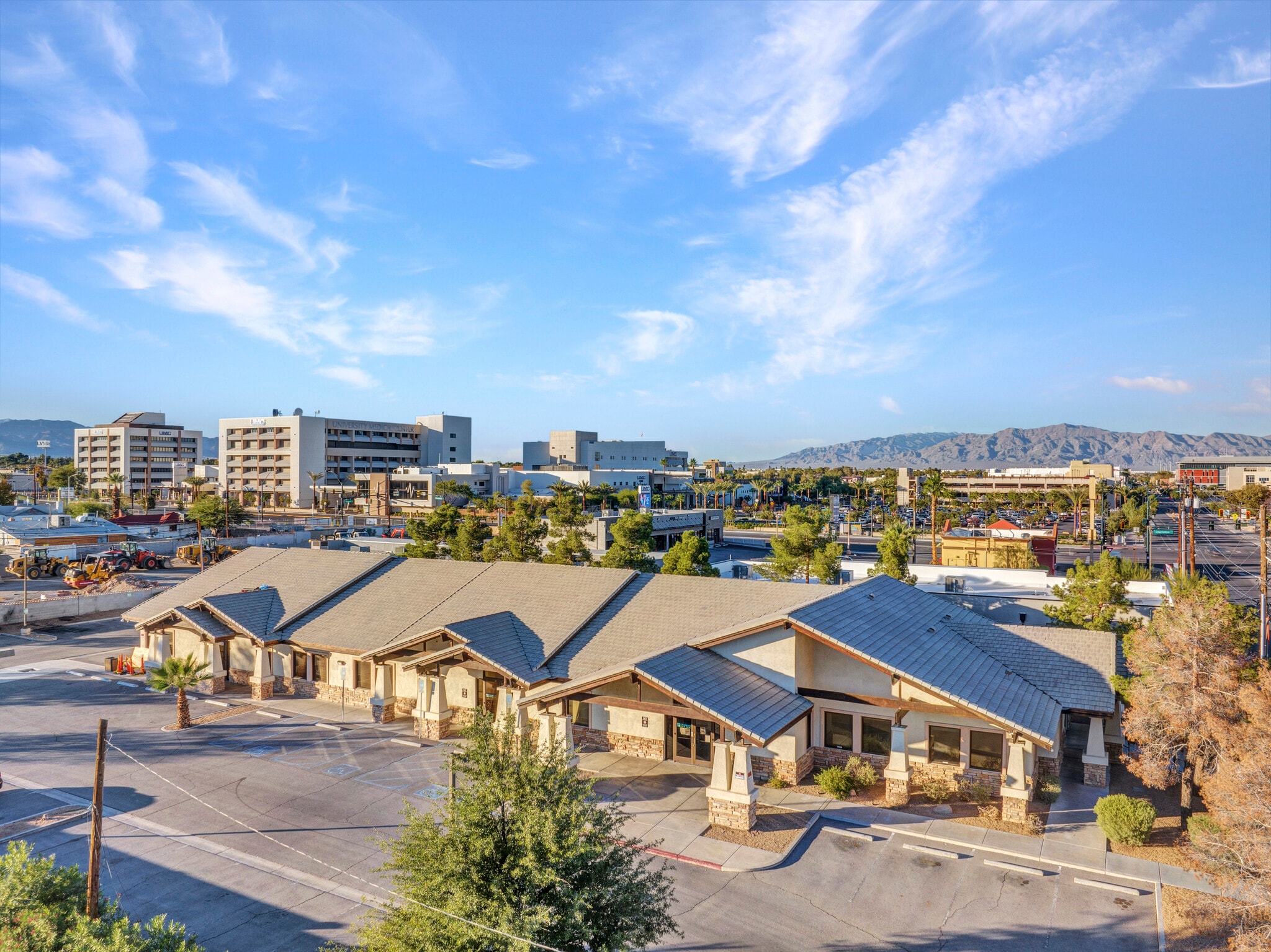 1120 Shadow Ln, Las Vegas, NV à vendre Photo principale– Image 1 sur 9