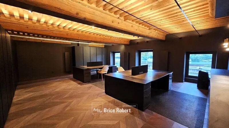 Bureau dans Lyon à louer - Photo de l’immeuble – Image 1 sur 7