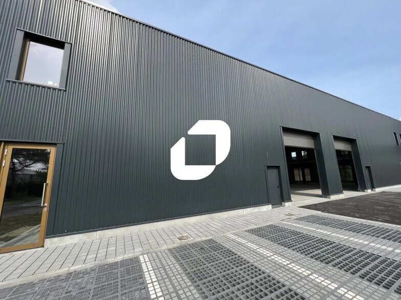 Local d’activités dans Seclin à louer - Photo de l’immeuble – Image 2 sur 4