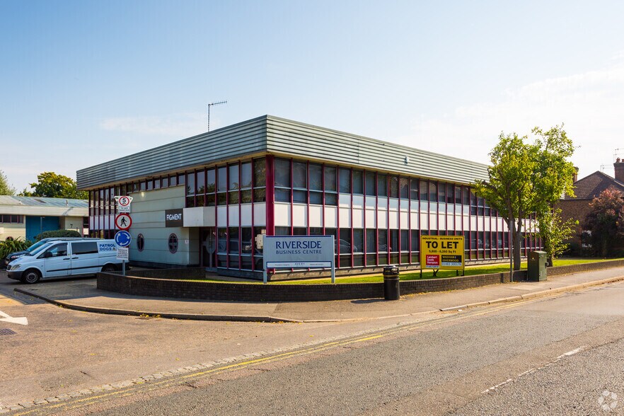 Walnut Tree Clos, Guildford à louer - Photo de l’immeuble – Image 3 sur 8