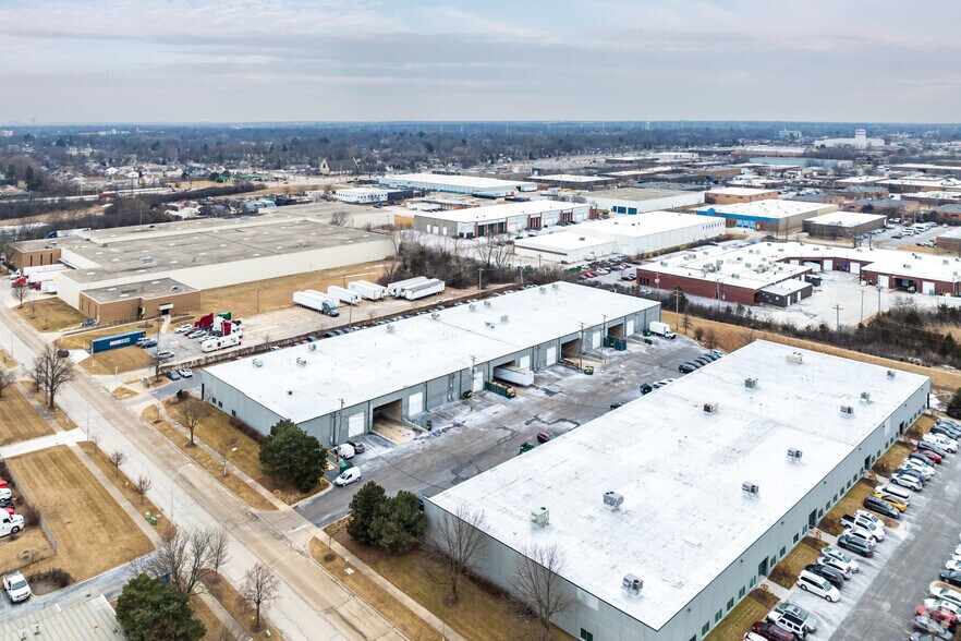 1060 N Garfield St, Lombard, IL à louer - Aérien – Image 1 sur 5