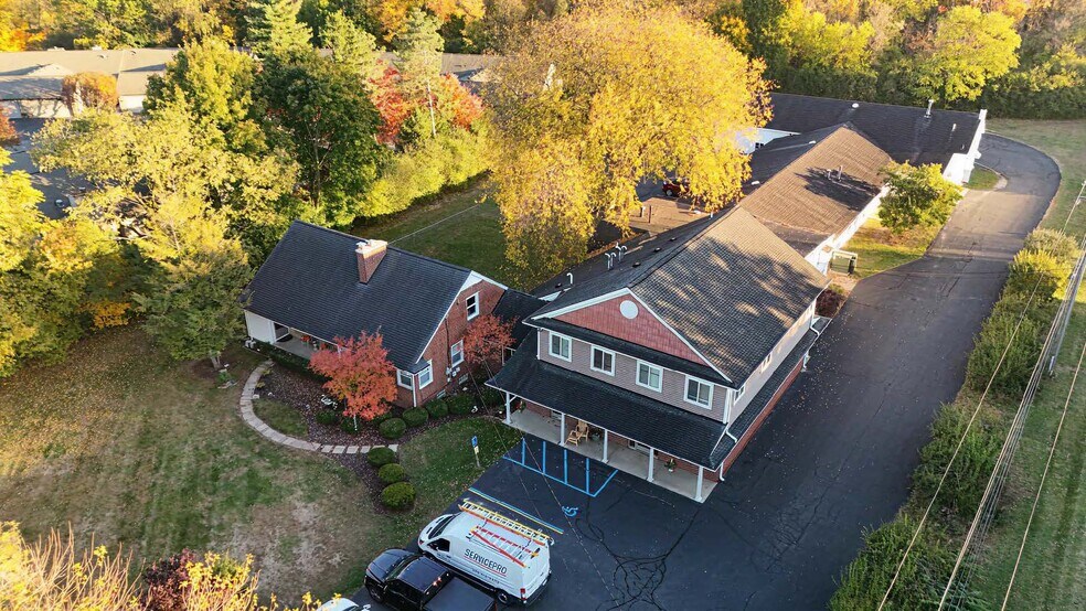 41395 Wilcox Rd, Plymouth, MI à vendre - Photo de l’immeuble – Image 3 sur 3