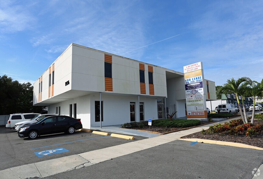 1936 W Dr Martin Luther King Jr Blvd, Tampa, FL à louer - Photo de l’immeuble – Image 3 sur 11