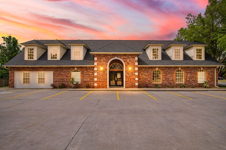 2412 Palmer Cir, Norman, OK à vendre - Photo de l’immeuble – Image 2 sur 26