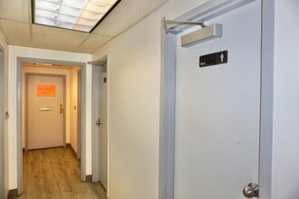 105 S Roselle Rd, Schaumburg, IL à louer Photo intérieure– Image 1 sur 13